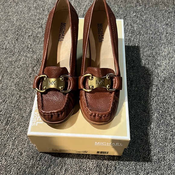 Brand new women Michael Kors leather wedges size 7.5 - Picture 1 of 5